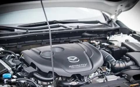 Silnik do Mazdy 6: Benzyna czy diesel? Ekspert radzi, co wybrać!