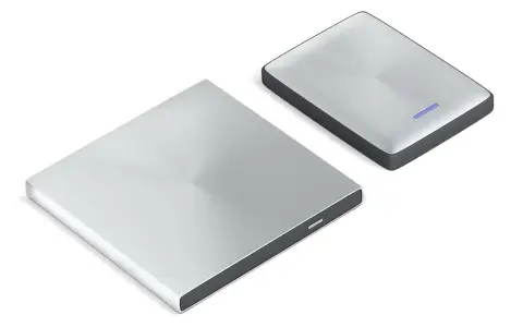 Zwei externe Festplatten, bereit für das Verschieben von Windows 11 auf eine andere Festplatte.