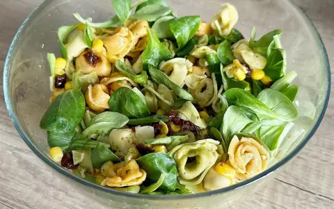 Idealna sałatka z tortellini: Przepis, triki i 4 warianty