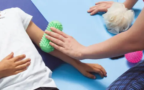 Indywidualny program terapii integracji sensorycznej dla lepszego rozwoju dziecka