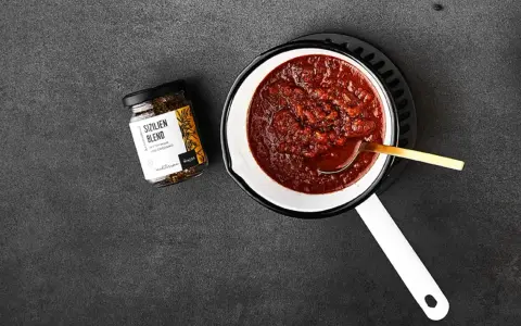 Ein köstliches Sugo-Rezept mit einer Gewürzmischung "Sizilien Blend" für authentischen Geschmack.
