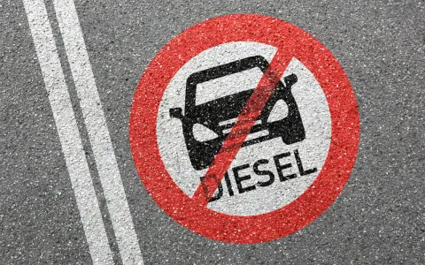 Diesel czy benzyna 2026? Oszczędź na lata: koszty, SCT i regulacje!
