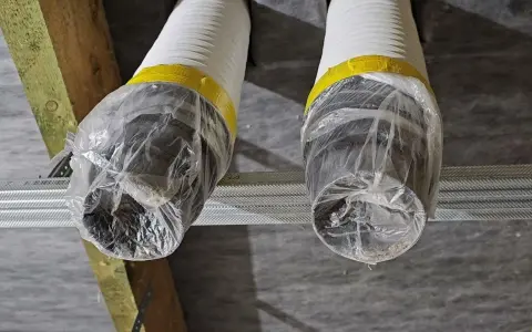 Jak zamontować rurę spiro do kominka? Poradnik krok po kroku.