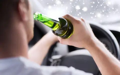 Kierowca i alkohol: Ile promili jest legalne? Prawda o alkomatach