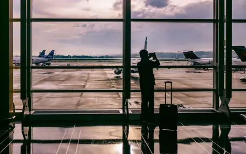 Płyny do Wizz Air: 100 ml, 1 litr i wyjątki. Spakuj bez stresu!