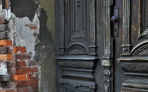 Kiedy budynek jest zabytkiem? Poznaj kluczowe kryteria i proces