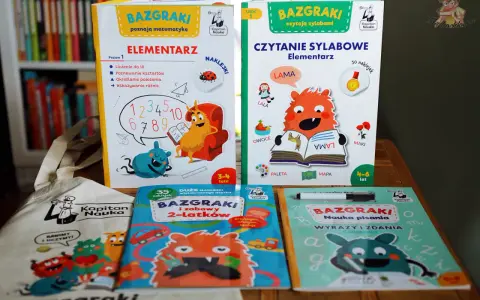 Kolorowe książeczki i torba z serii "Bazgraki" zachęcają do nauki przez zabawę. To świetne ćwiczenia literek i matematyki dla najmłodszych.
