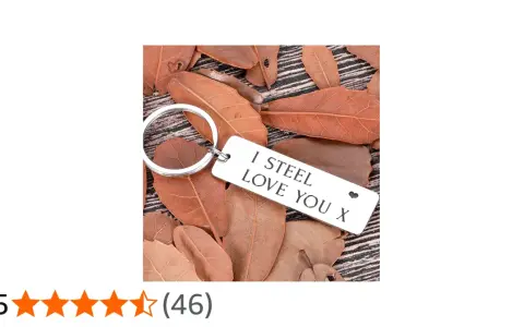 Brelok z napisem "I STEEL LOVE YOU X" na tle jesiennych liści. Idealny prezent na 11 rocznicę ślubu.