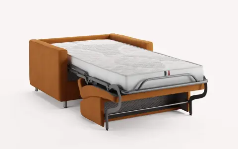 Canapé convertible orange déplié, révélant son matelas confortable. Idéal pour un couchage d'appoint.