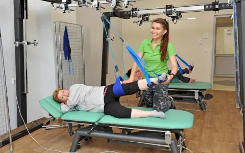 Rehabilitacja NFZ bez kolejek? Poznaj sprawdzone sposoby!