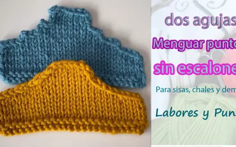Dos muestras tejidas con puntos para tejer, una azul y otra amarilla, muestran cómo menguar puntos sin escalones para labores y punto.