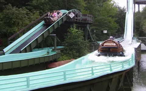 Holiday Park: Ehemalige Attraktionen Superwirbel, Teufelsfässer