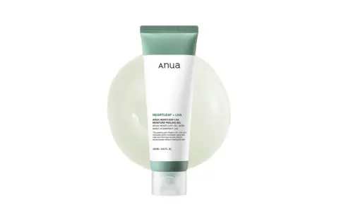 Anua Heartleaf Moisture Peeling Gel z LHA delikatnie złuszcza martwy naskórek i usuwa nadmiar sebum, pozostawiając skórę nawilżoną.