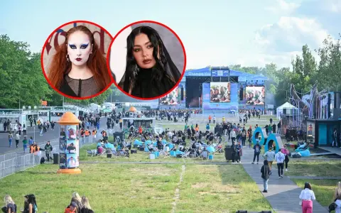 Dwie artystki na Orange Warsaw Festival, gdzie tłumy bawią się pod sceną.