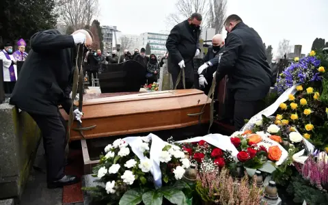 Kremacja w Polsce: Trumna obowiązkowa? Rozwiewamy wątpliwości