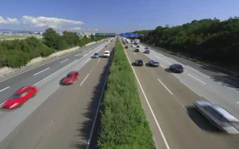 Jakie jest ograniczenie na autostradzie w Polsce? Sprawdź, aby uniknąć mandatu