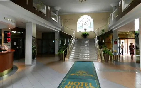 Dlaczego upadł hotel Murat w Redzie? Kluczowe przyczyny i skutki