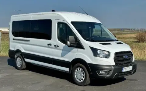Jakie prawo jazdy potrzebne na bus na 12 osób? Sprawdź wymagania