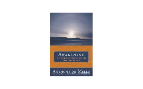Okładka książki "Przebudzenie" Anthony'ego de Mello. Zimowy krajobraz z słońcem i halo.