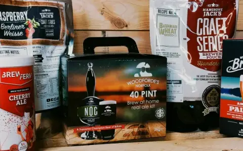 Uwarz piwo z brewkitu! Twój przewodnik od A do Z dla początkujących.