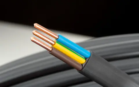 Skuteczna naprawa wiązki elektrycznej w samochodzie - uniknij kosztów