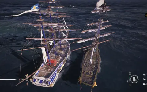 Zwei Brigantine Schiffe segeln nebeneinander auf dem offenen Meer.