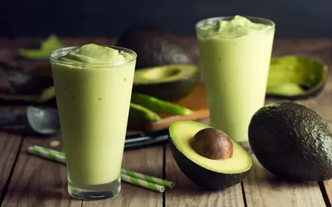 Koktajl z awokado i banana - zdrowy przepis na pyszny napój