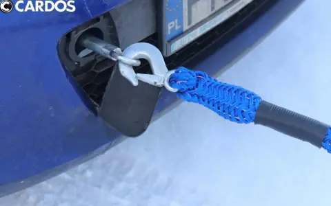 Awaria? Toyota Avensis: Gdzie jest zaczep holowniczy i jak go zamontować?