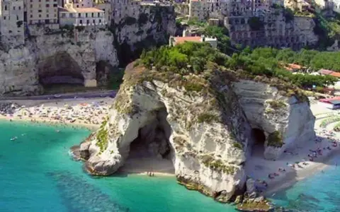 Spiagge Tropea: Guida alle Perle della Costa degli Dei