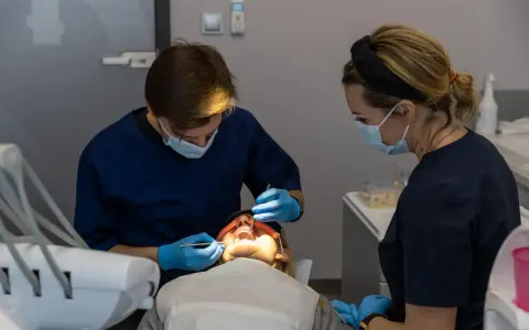 Znieczulenie u dentysty: Ile godzin drętwienia? Wszystko, co musisz wiedzieć