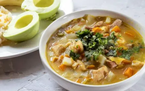 Sopa de Mondongo Colombiano: Receta Auténtica y Trucos de Experto