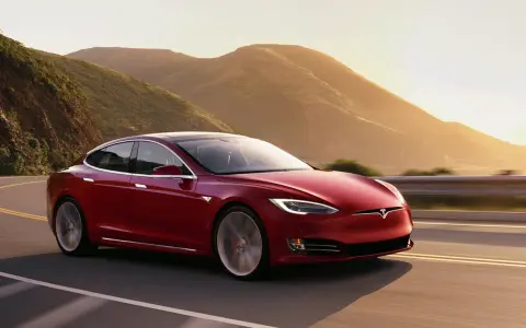 Tesla ile do 100 km/h: Jak szybko przyspieszają różne modele?