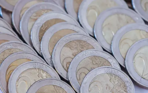 Une pile de pièces de 2 euros, parfait pour ceux qui veulent faire estimer ses pièces de 2 euros.
