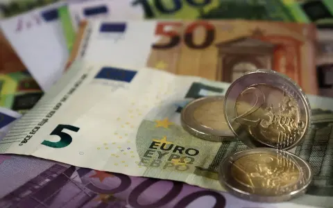 Euro banknoty i monety, które są teraz walutą w Chorwacji.