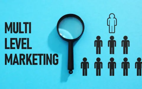 Marketing sieciowy (MLM): Definicja, działanie, piramida czy biznes?