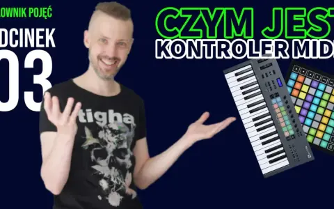 Mężczyzna z uśmiechem prezentuje kontroler midi i pad. Dowiedz się, czym jest midi i jak działa.