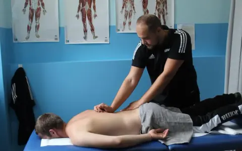 Rehabilitacja po operacji kręgosłupa: Kiedy i jak wrócić do życia?