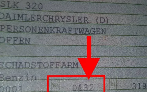 Fahrzeugschein zeigt DaimlerChrysler SLK 320, Benziner. Die Schadstoffklasse Euro 1 ist hier als "Schadstoffarm" vermerkt.