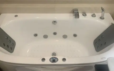 Luksusowe wanny z hydromasażem Victory Spa - poznaj modele i ceny
