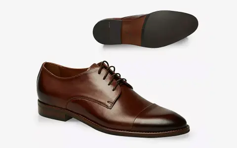 Eleganckie, brązowe półbuty męskie. Idealne pytanie: jakie buty do lnianego garnituru? Te będą świetnym wyborem.