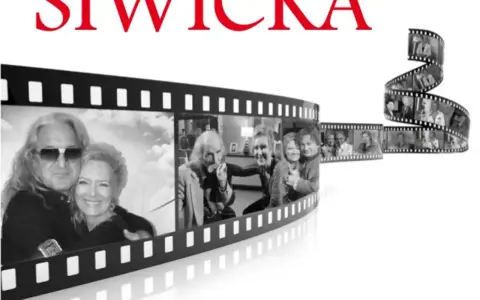 Ewa Siwicka z rodziną i przyjaciółmi na taśmie filmowej. Wspomnienia i uśmiechy.