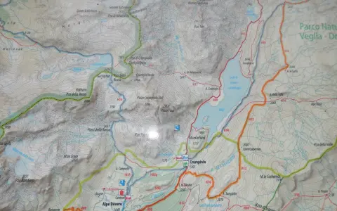 Mappa escursionistica dell'Alpe Devero con sentieri segnati e quote.