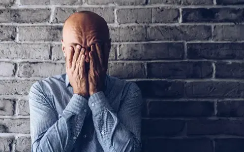 Niezrównoważony psychicznie objawy – jak je rozpoznać i zrozumieć