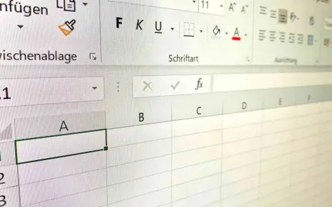 Excel-Tabelle zeigt Zelle A1. Hier kann man den datum monat als zahl eingeben, um den Überblick zu behalten.
