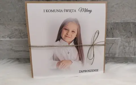 Komunia: Jak dziecko zaprosi gości? Pewność i etykieta.