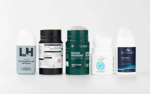 Różne rodzaje dezodorantów i antyperspirantów: Lierac, ZEW for men, Basiclab, Biowater. Wybierz swój idealny antyperspirant.