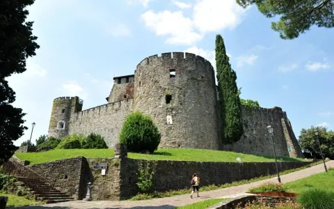 Il Castello di Gorizia, un luogo imperdibile per chi visita la città. Ecco cosa vedere a Gorizia in un giorno, partendo da questa imponente fortezza.