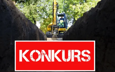 Grävmaskin i en schakt. En skylt med texten "KONKURS" syns framför. Kanske en del av en kampanj för "soldags i sverige ab"?