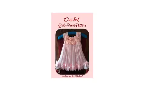 Patrones de vestidos de ganchillo y tela para niña. Un vestido rosa pálido con corpiño de ganchillo y falda de gasa, adornado con flores y lazos.