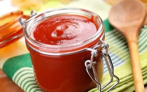 Czym zagęścić dietetyczny sos? Zdrowe i niskokaloryczne metody